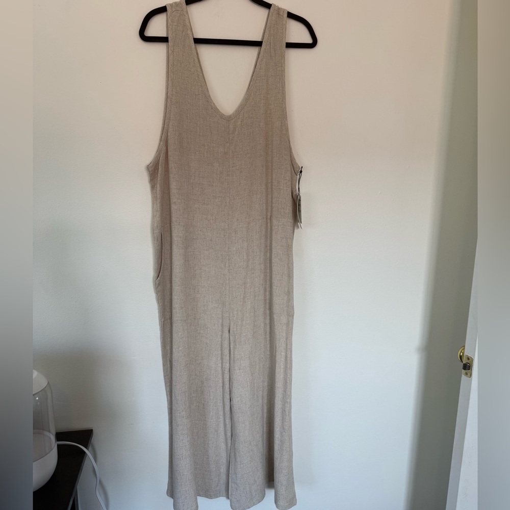 Treasure & Bond Linen-Blend Sleeveless Wide-Leg Jumpsuit in Cream - Picture 3 of 9